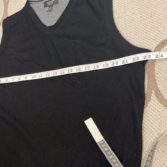 Nordstrom Men’s Shop 100% extra fine merino wool v-neckline sweater vest - Picture 7 of 11